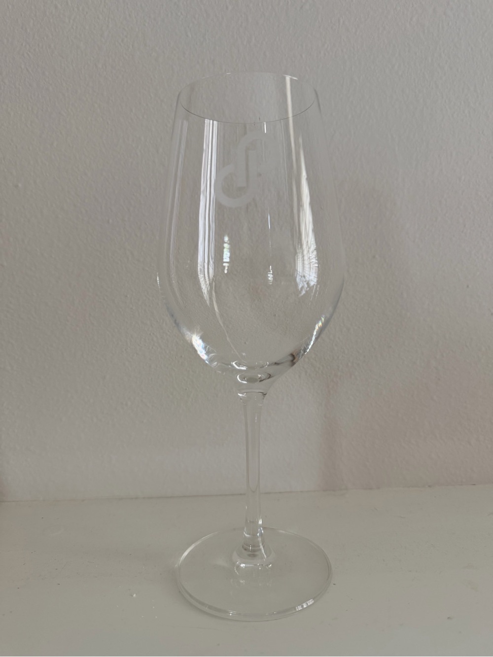 Poshmark Logo Etched Clear Wine Glass